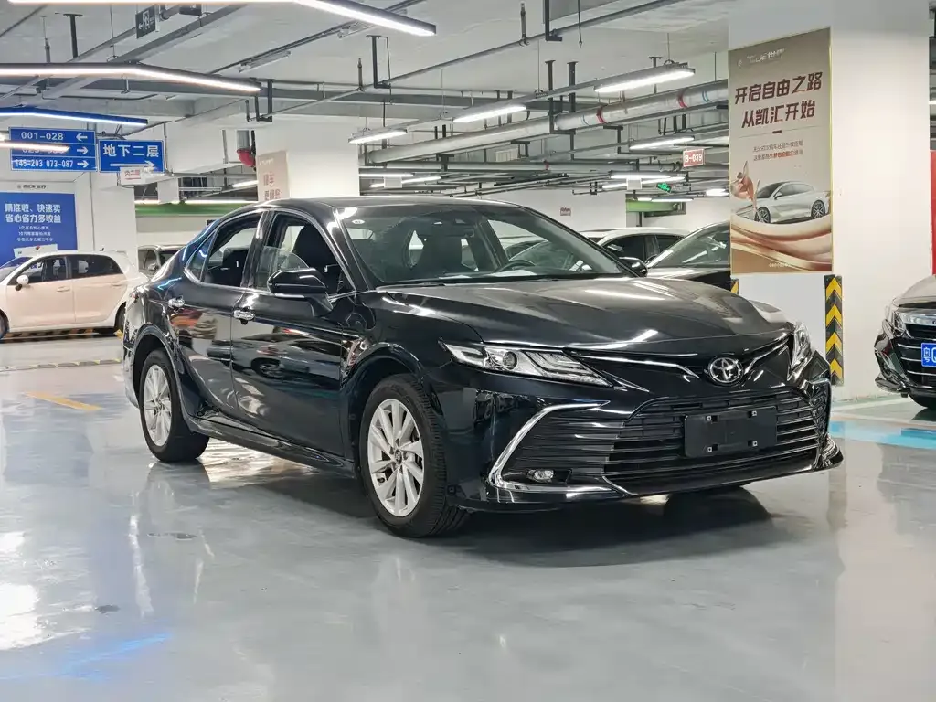 Toyota Camry — фото 7