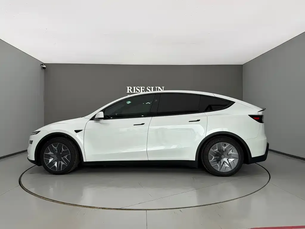 Tesla Model Y L — фото 2
