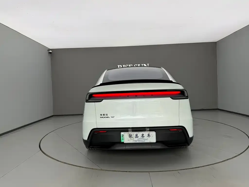 Tesla Model Y L — фото 4