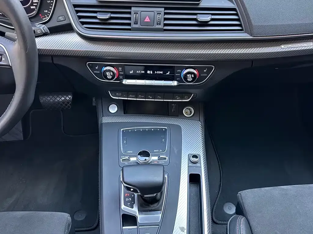 Audi Q5L — фото 6