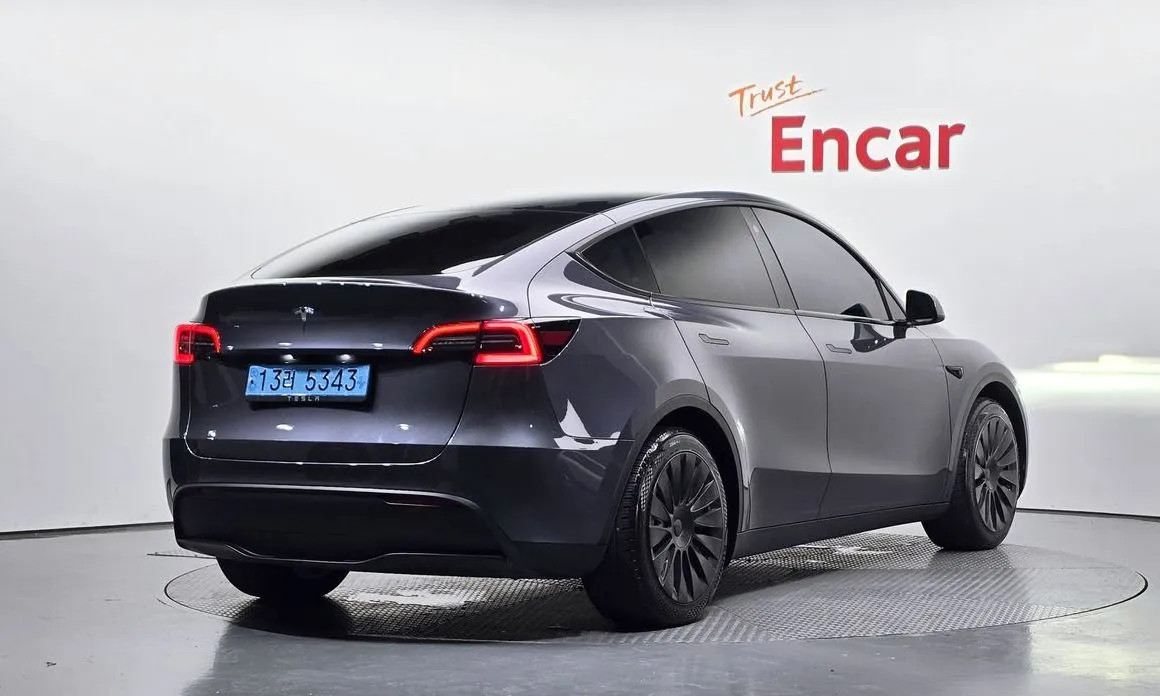 Tesla Model Y — фото 9