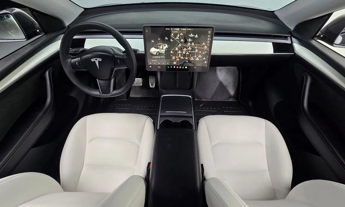 Tesla Model Y — фото 10