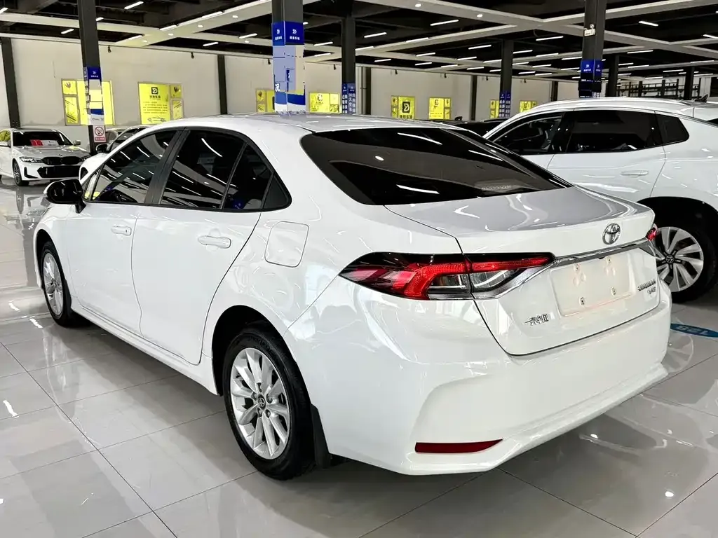 Toyota Corolla — фото 4