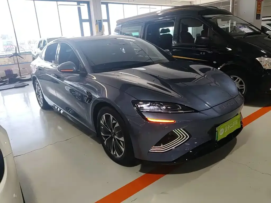BYD Seal — фото 10