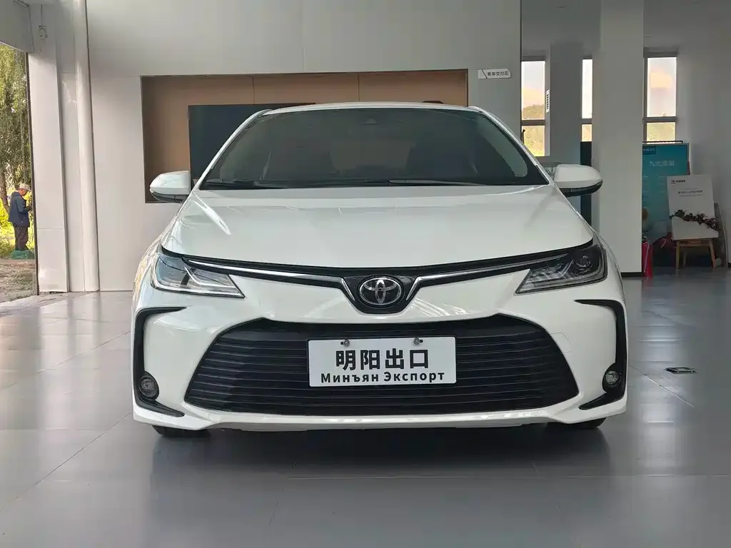 Toyota Corolla — фото 1