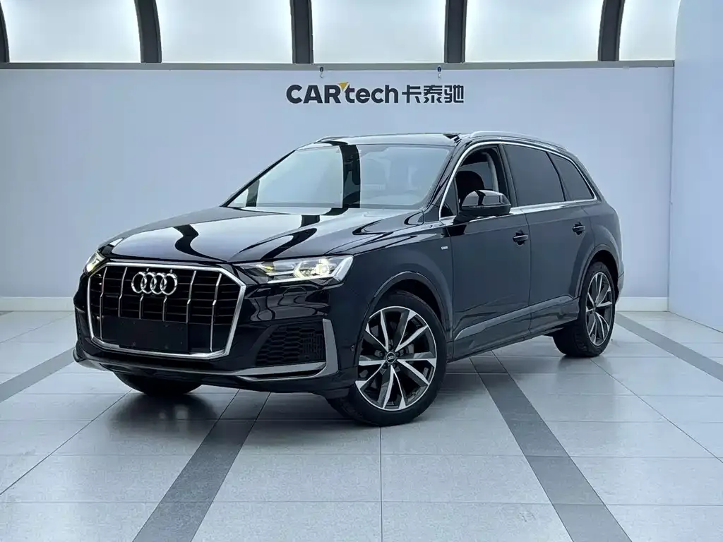 Audi Q7 — фото 1