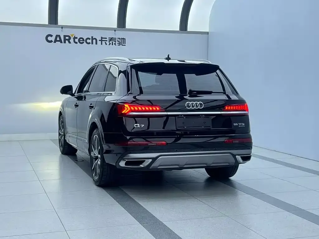 Audi Q7 — фото 8