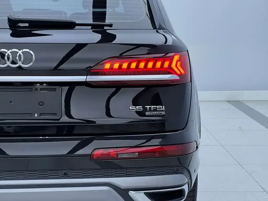 Audi Q7 — фото 10