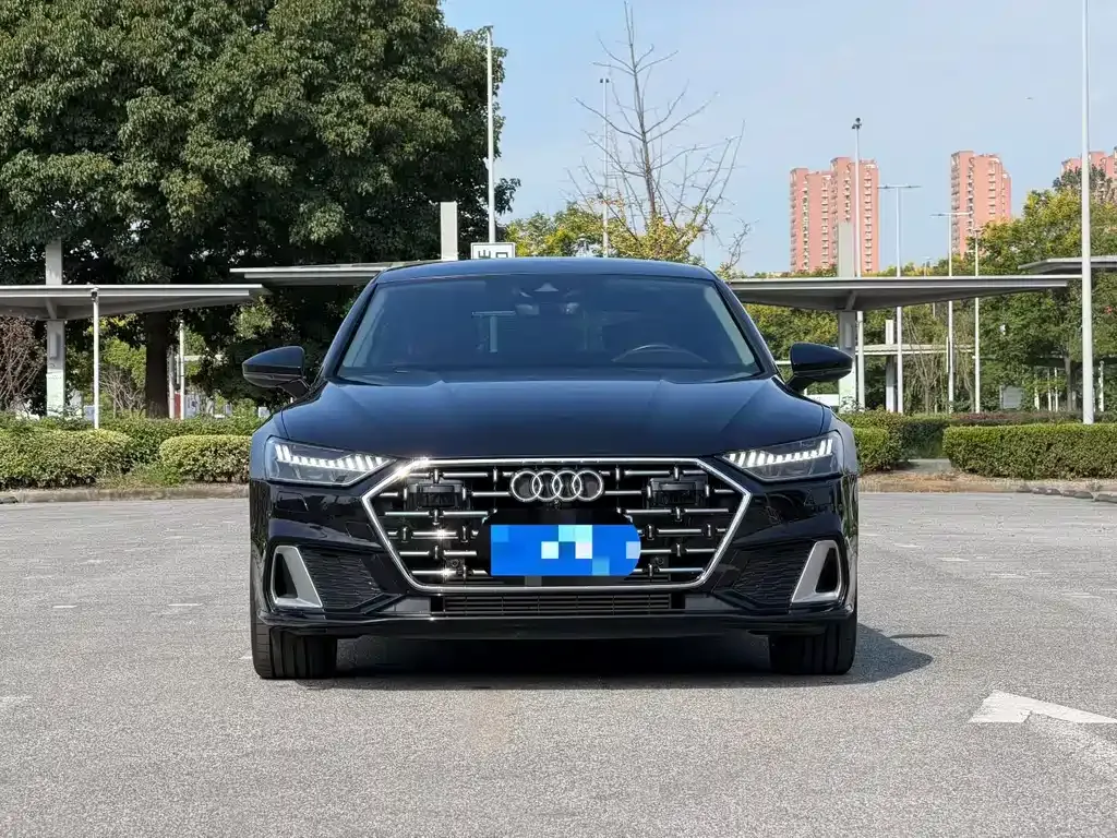 Audi A7L — фото 1