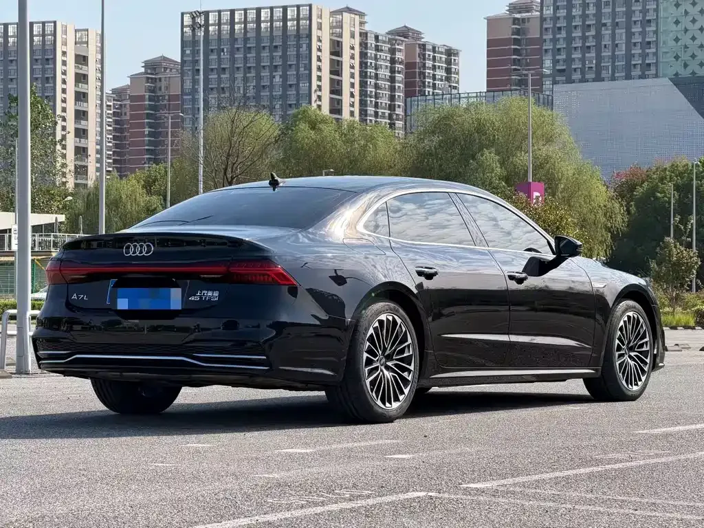Audi A7L — фото 8