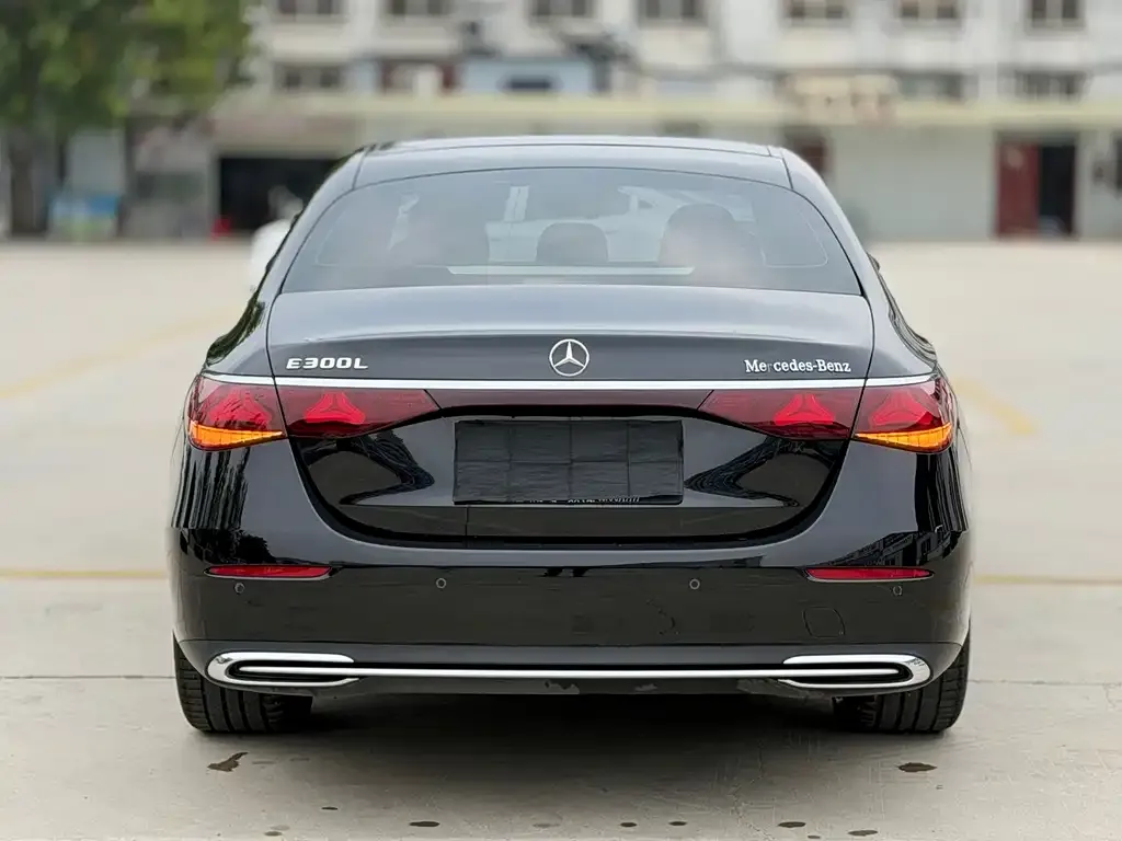 Mercedes-Benz E-Class — фото 10