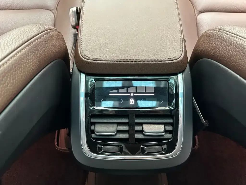 Volvo XC90 — фото 7