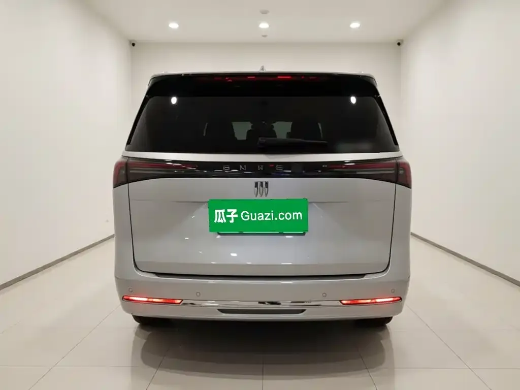 Buick GL8 Hybrid — фото 2