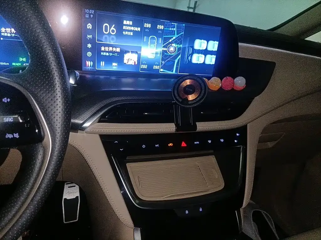 Buick GL8 Hybrid — фото 8