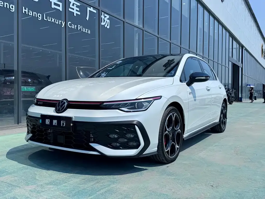 Volkswagen Golf GTI — фото 1