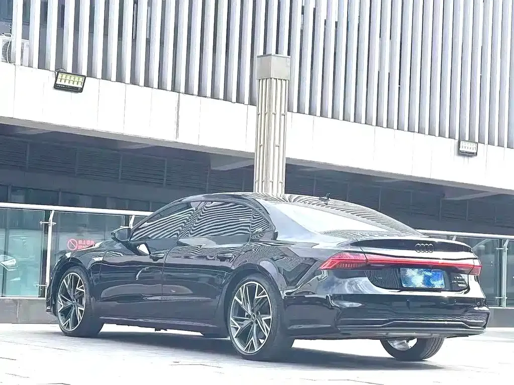 Audi A7L — фото 5
