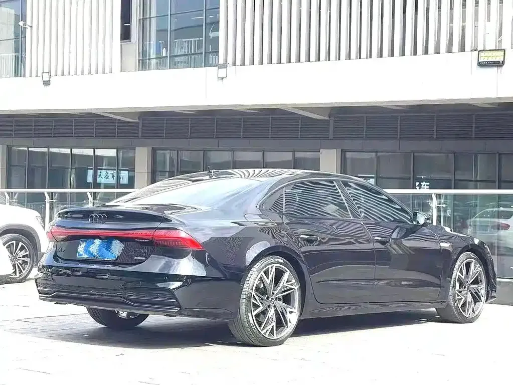 Audi A7L — фото 7