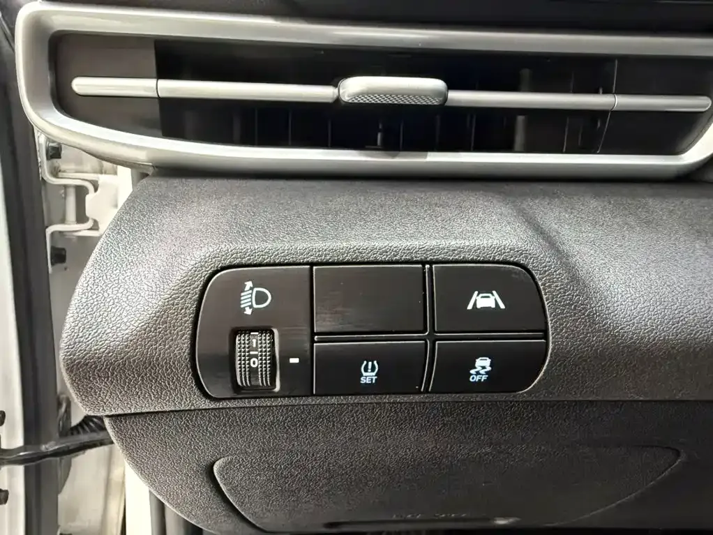 Hyundai Elantra — фото 9