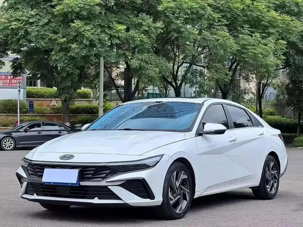 Hyundai Elantra — фото 2