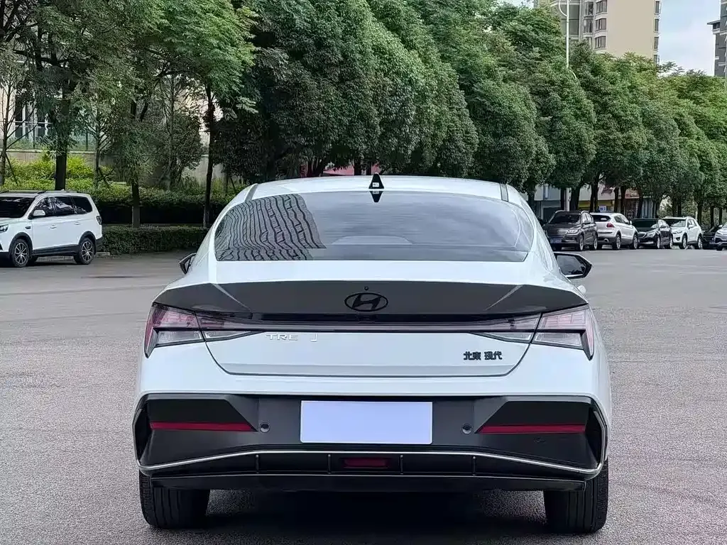 Hyundai Elantra — фото 4