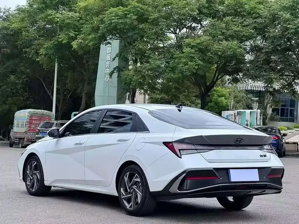 Hyundai Elantra — фото 9