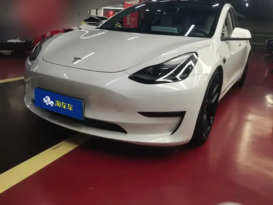 Tesla Model 3 — фото 1