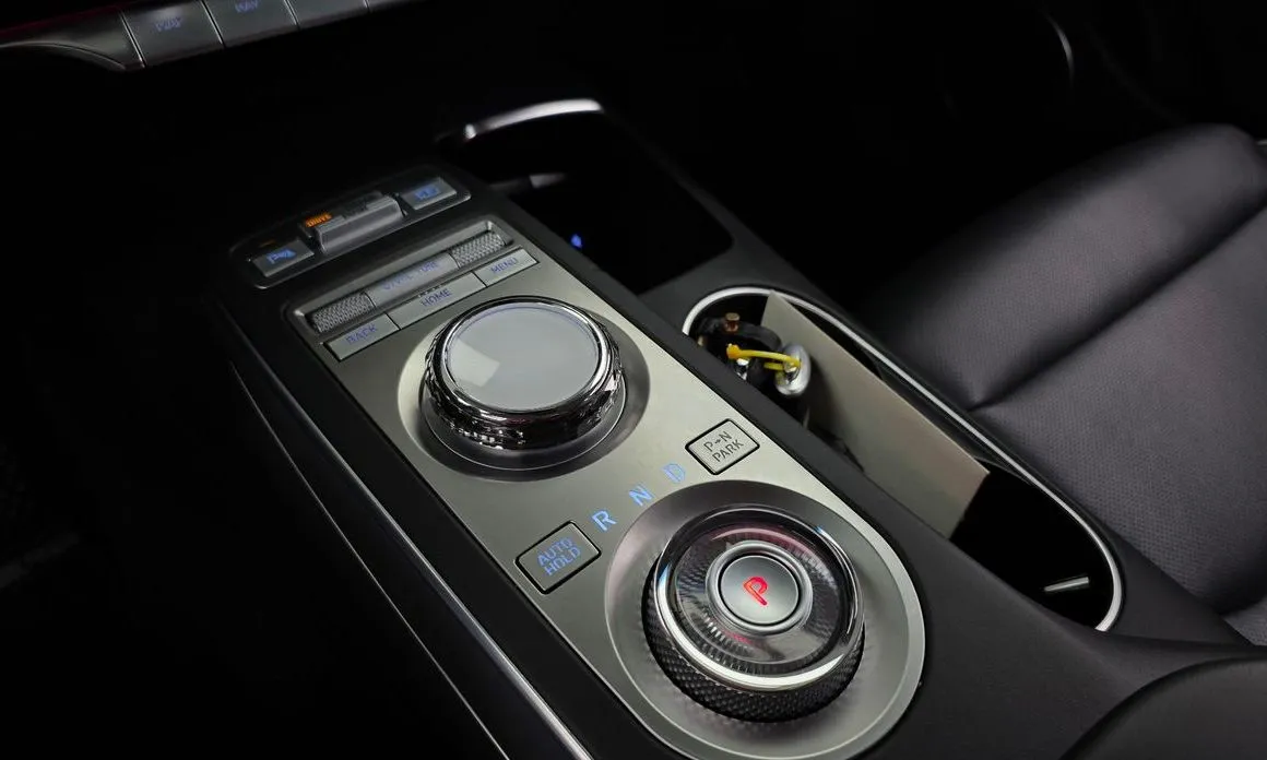 Genesis GV70 — фото 10