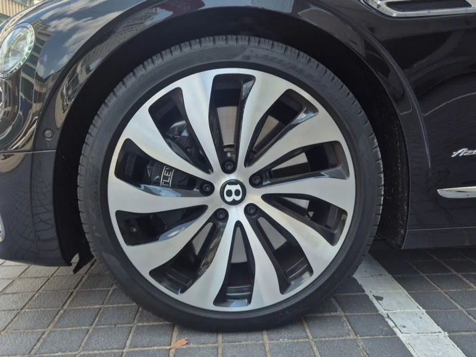 Bentley Flying Spur — фото 3