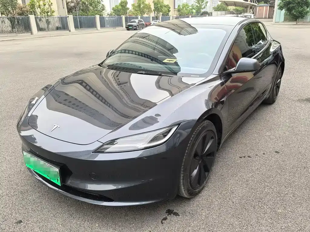 Tesla Model 3 — фото 1