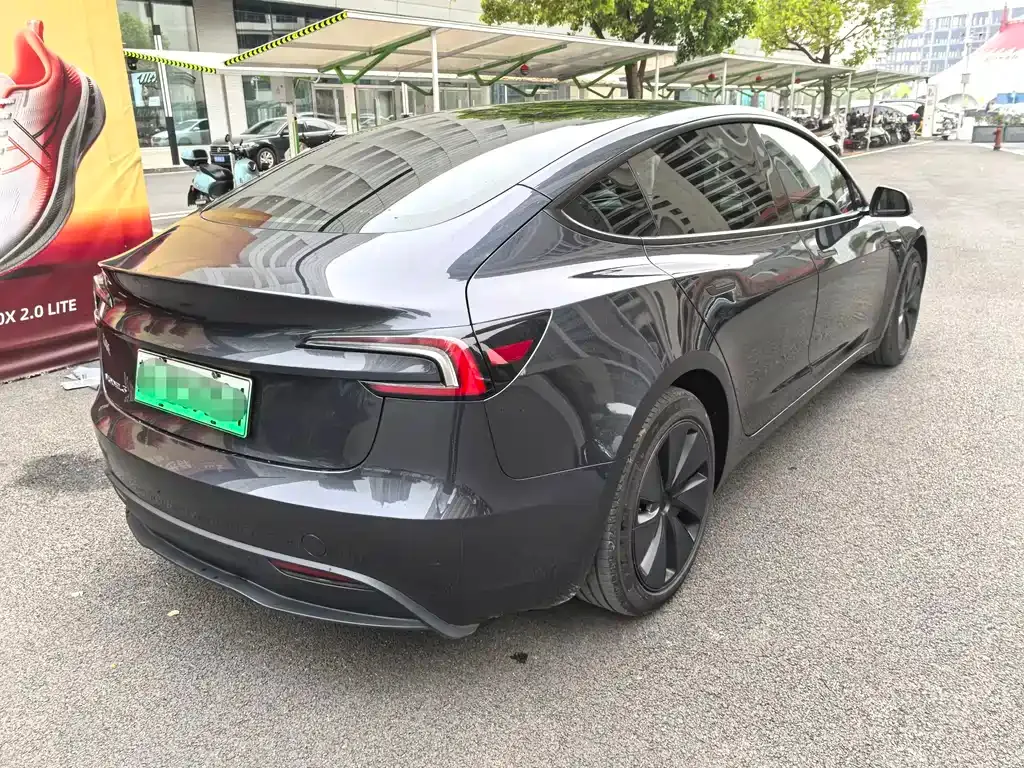 Tesla Model 3 — фото 7