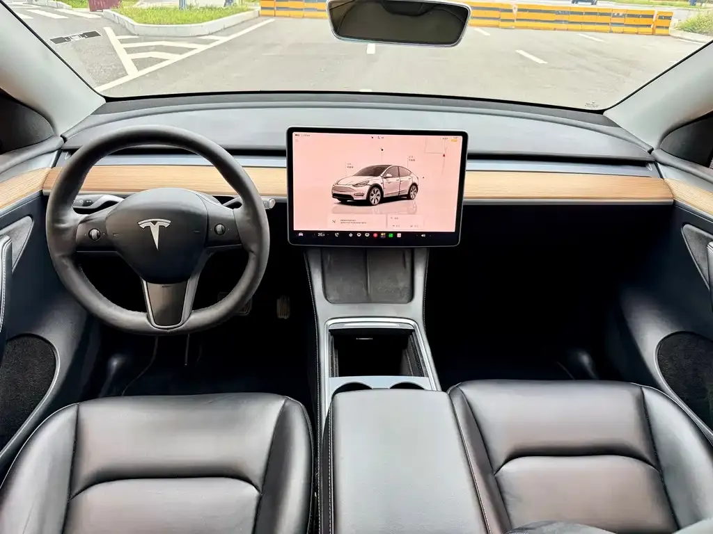 Tesla Model Y — фото 4