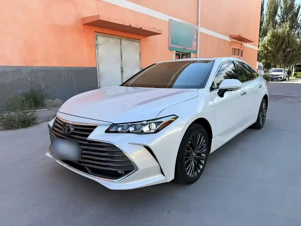 Toyota Avalon — фото 1