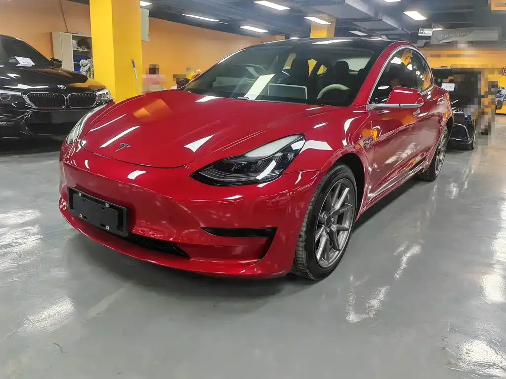 Tesla Model 3 — фото 1