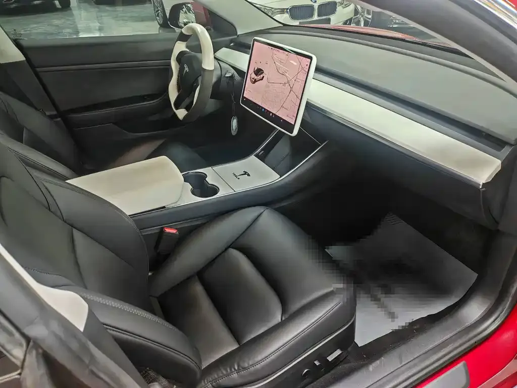 Tesla Model 3 — фото 8