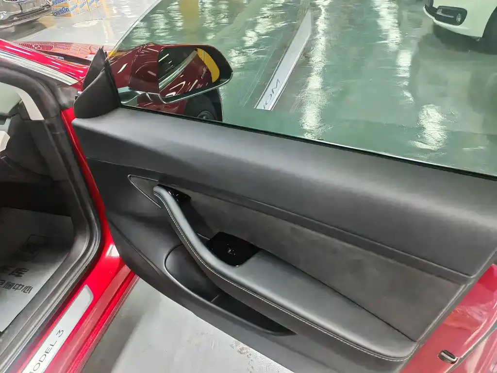 Tesla Model 3 — фото 5