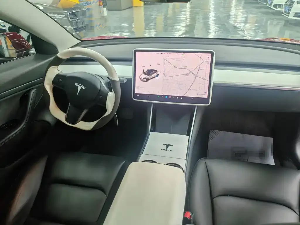 Tesla Model 3 — фото 7