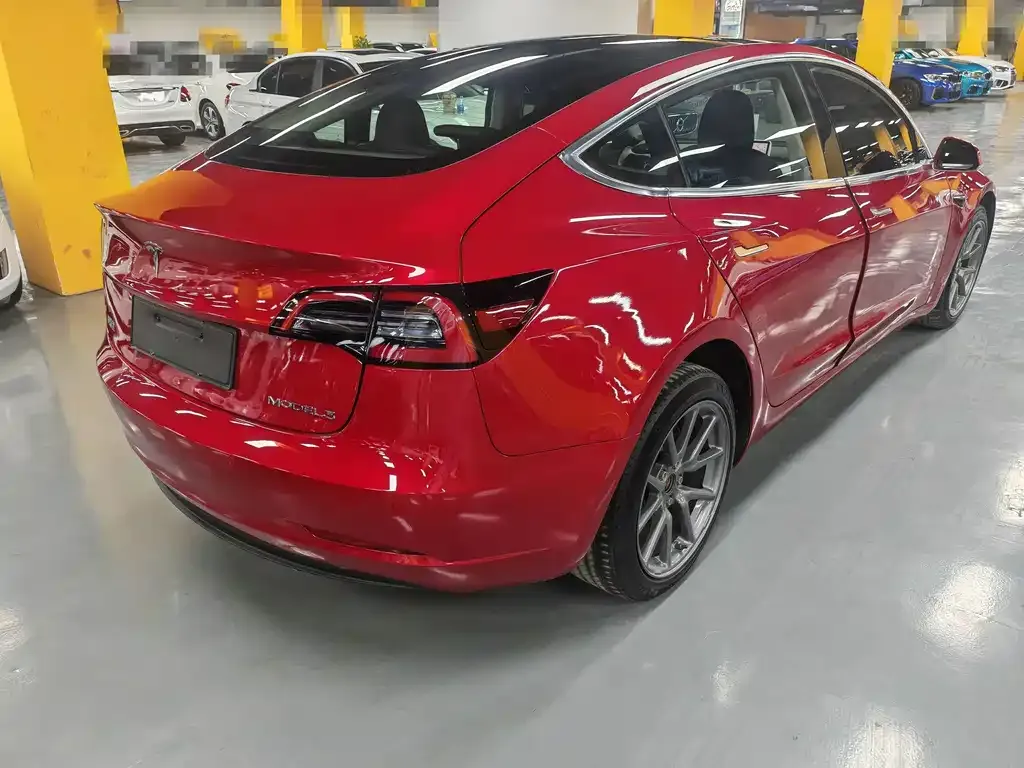 Tesla Model 3 — фото 10
