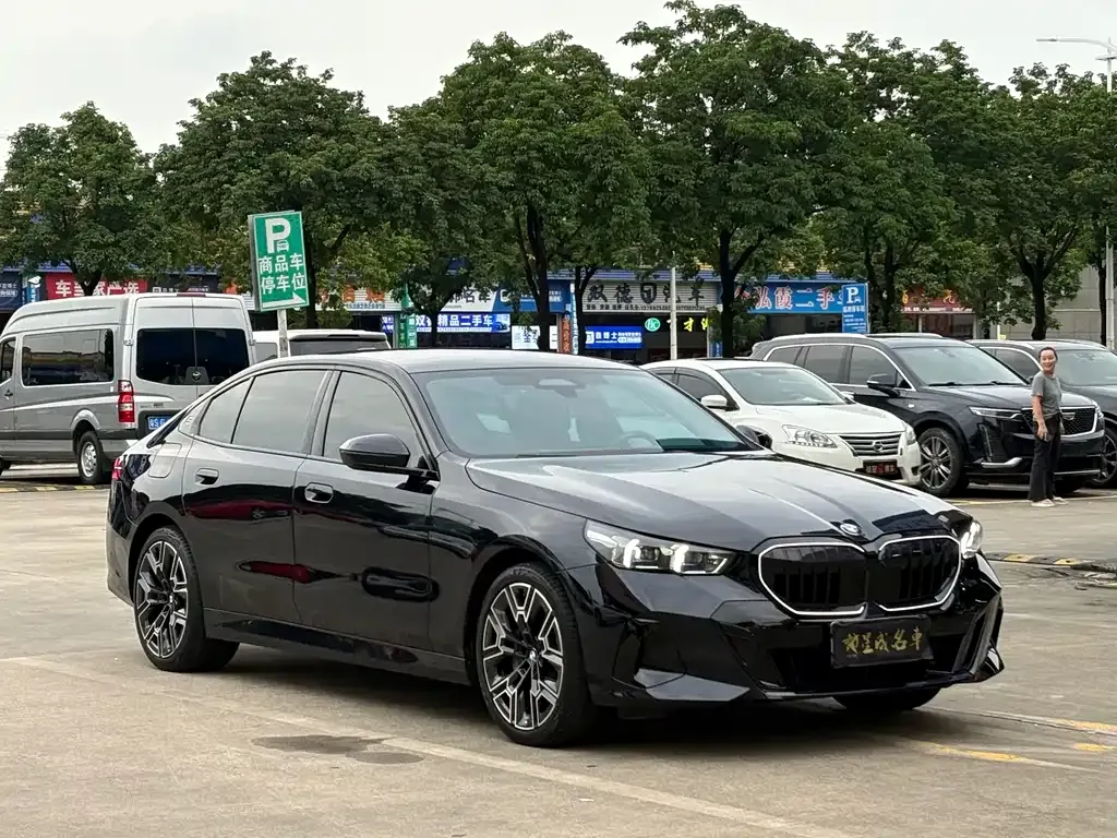BMW 5 Series — фото 9
