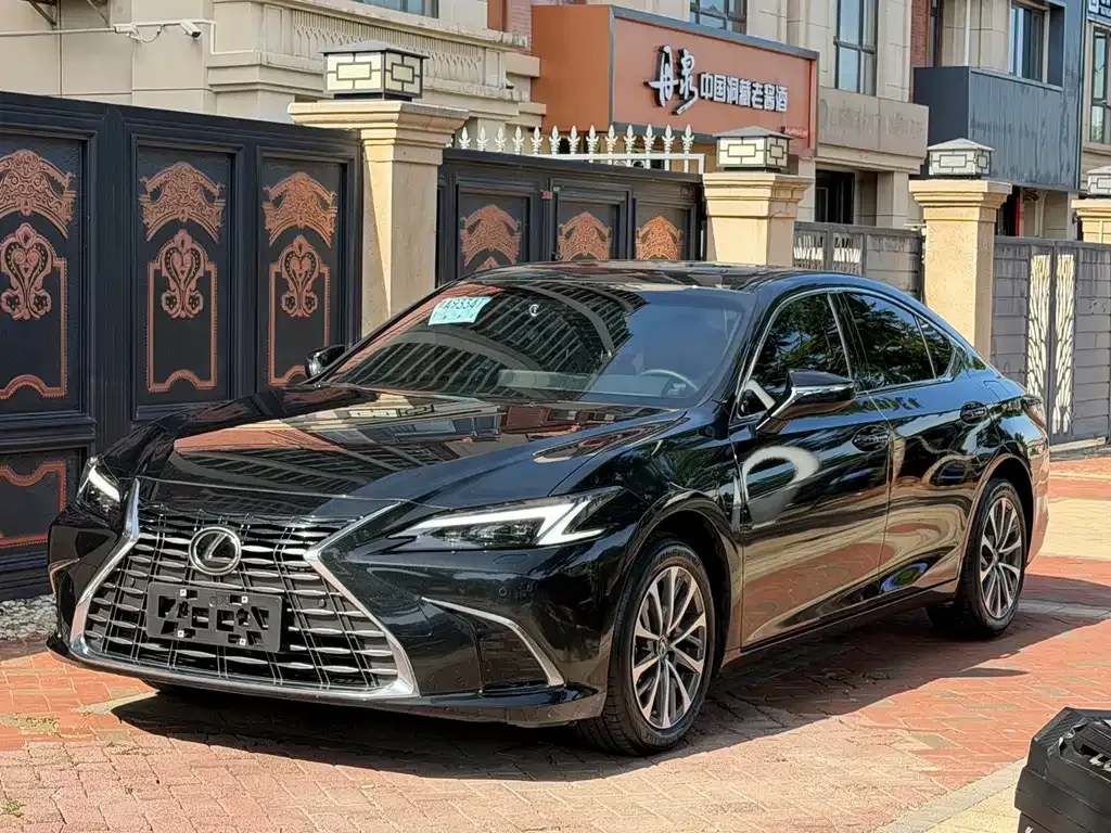 Lexus ES — фото 1