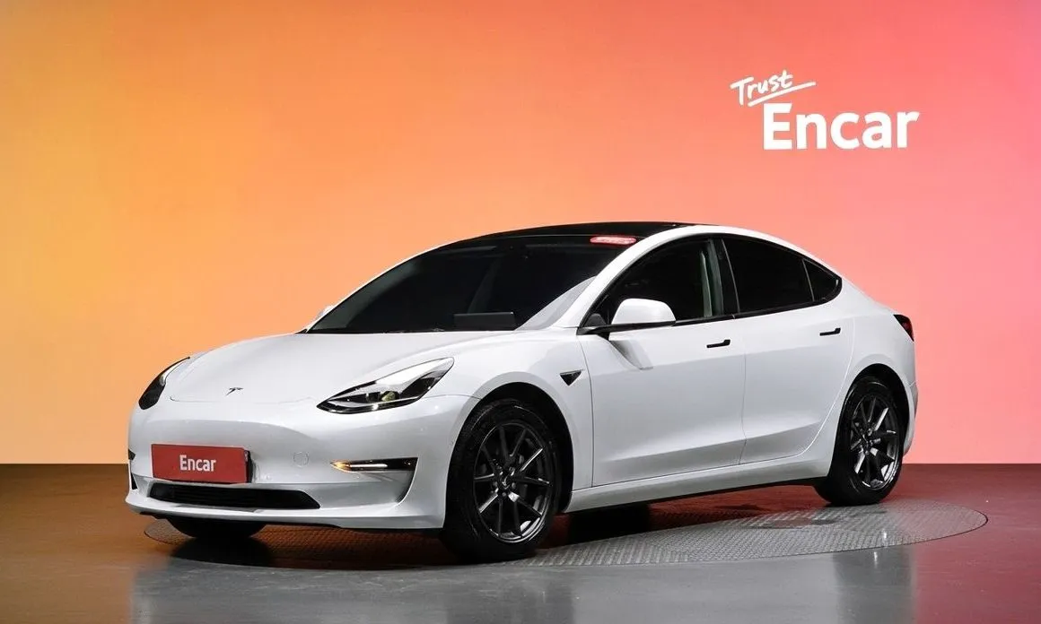 Tesla Model 3 — фото 1