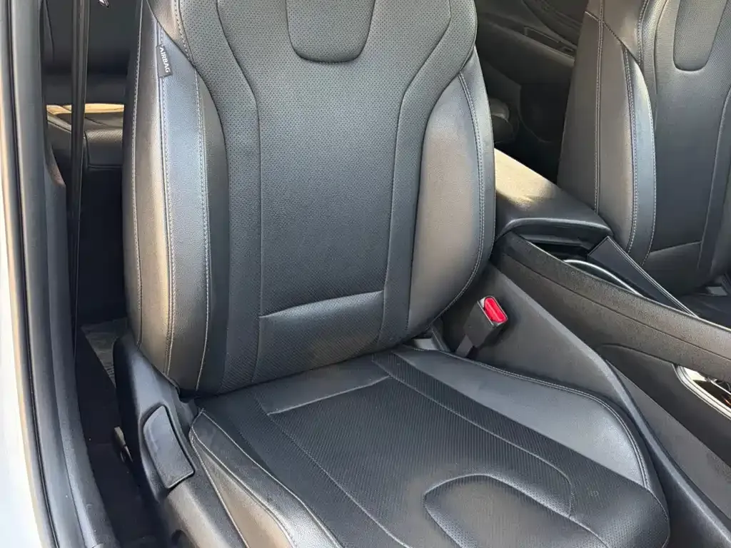 Hyundai Elantra — фото 3