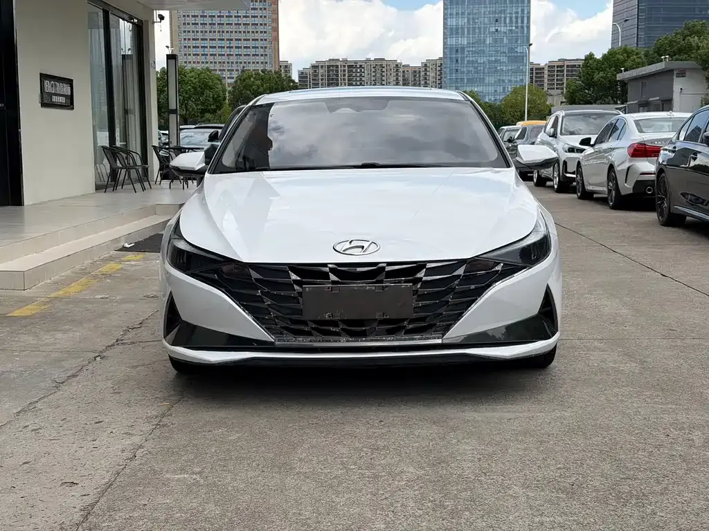 Hyundai Elantra — фото 5