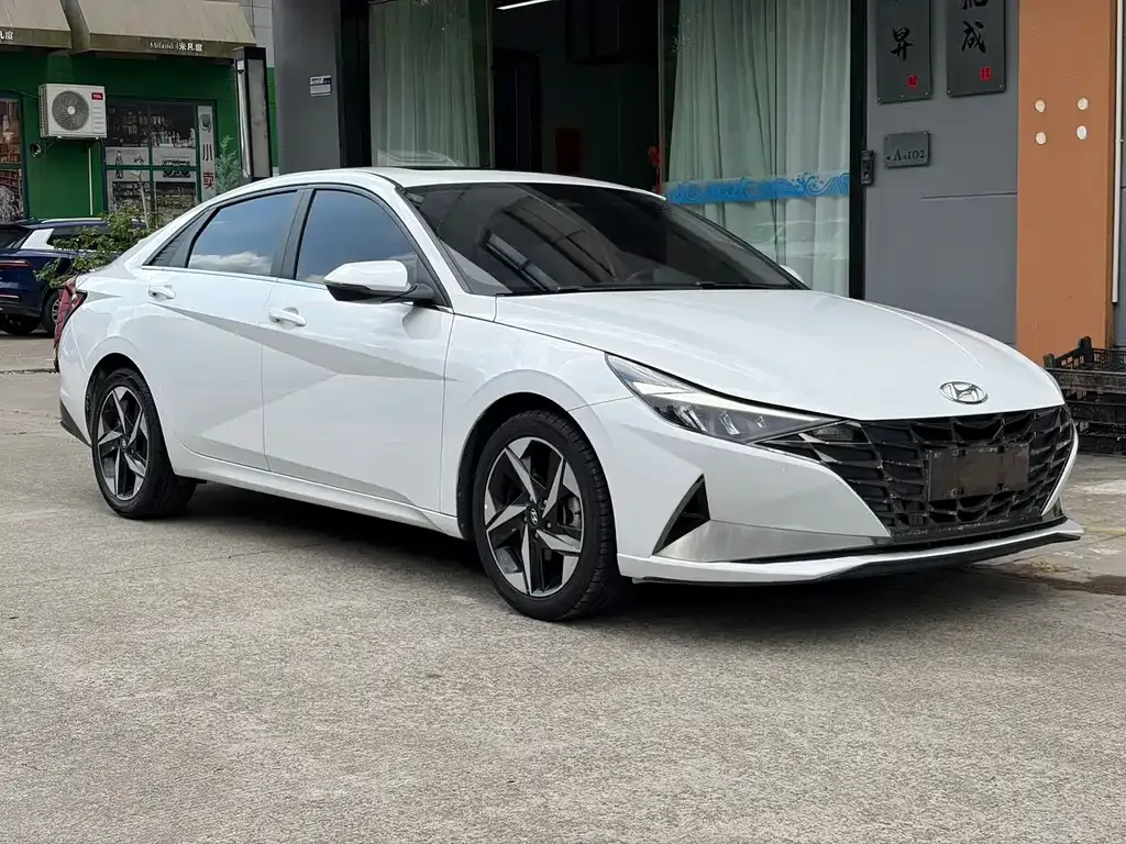 Hyundai Elantra — фото 4