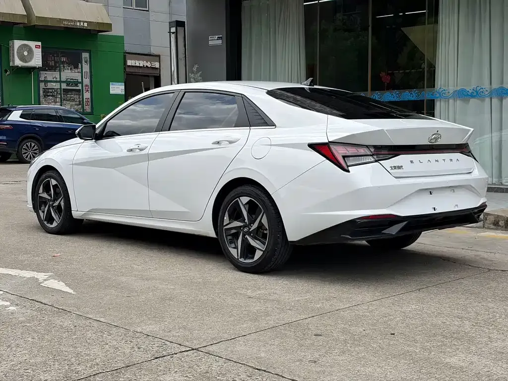 Hyundai Elantra — фото 10