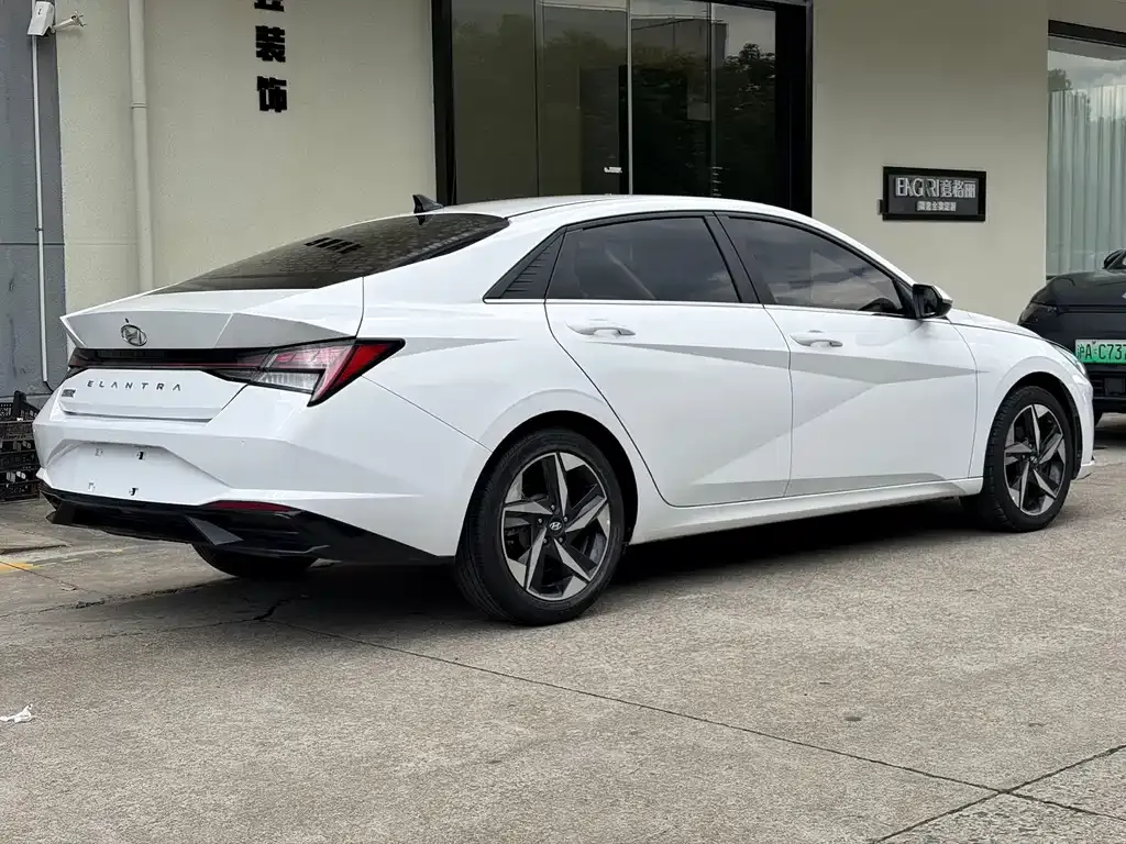 Hyundai Elantra — фото 9
