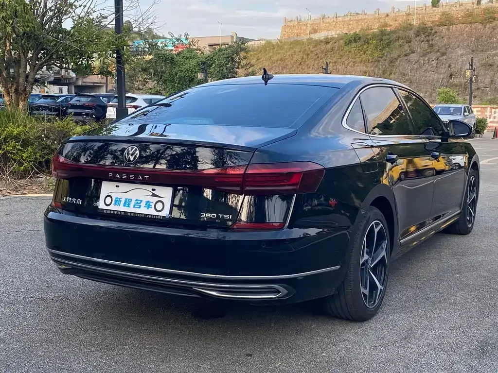 Volkswagen Passat — фото 10