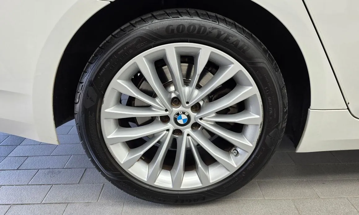 BMW 5-Series — фото 10