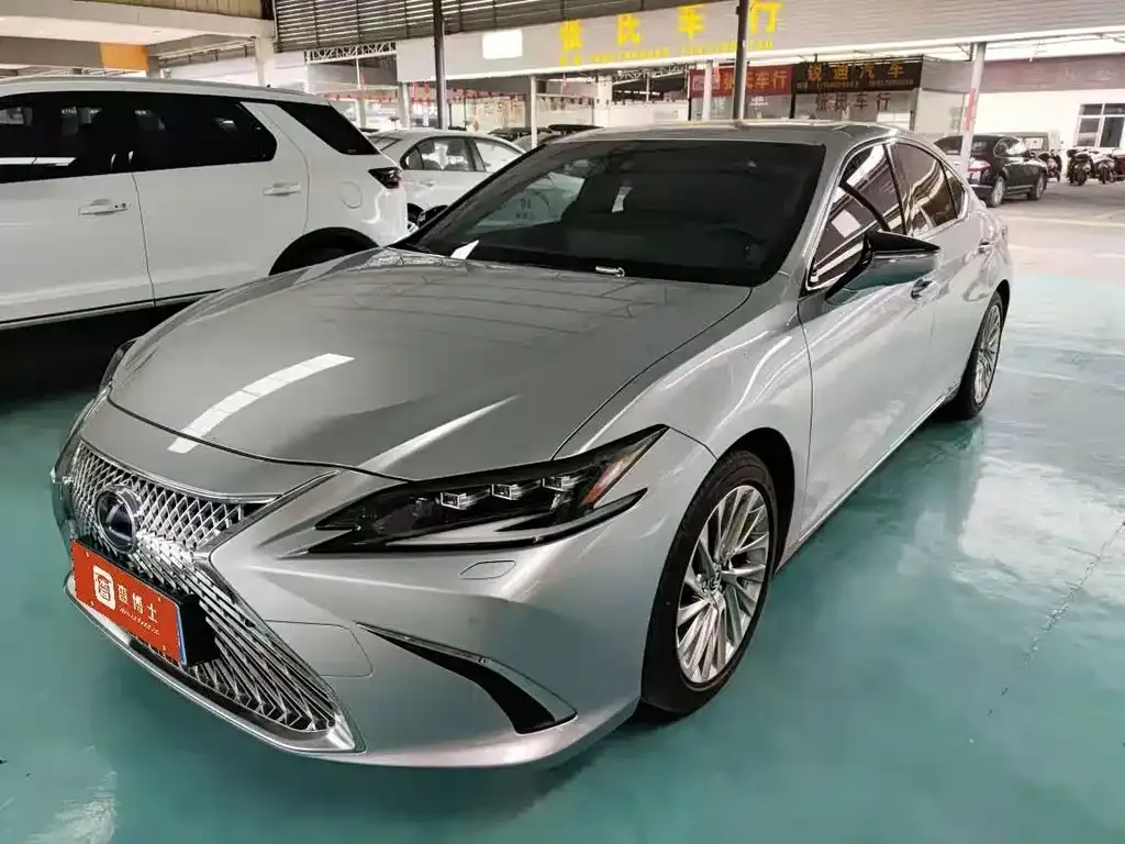 Lexus ES — фото 1