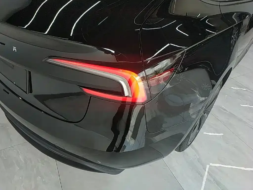 Tesla Model 3 — фото 3