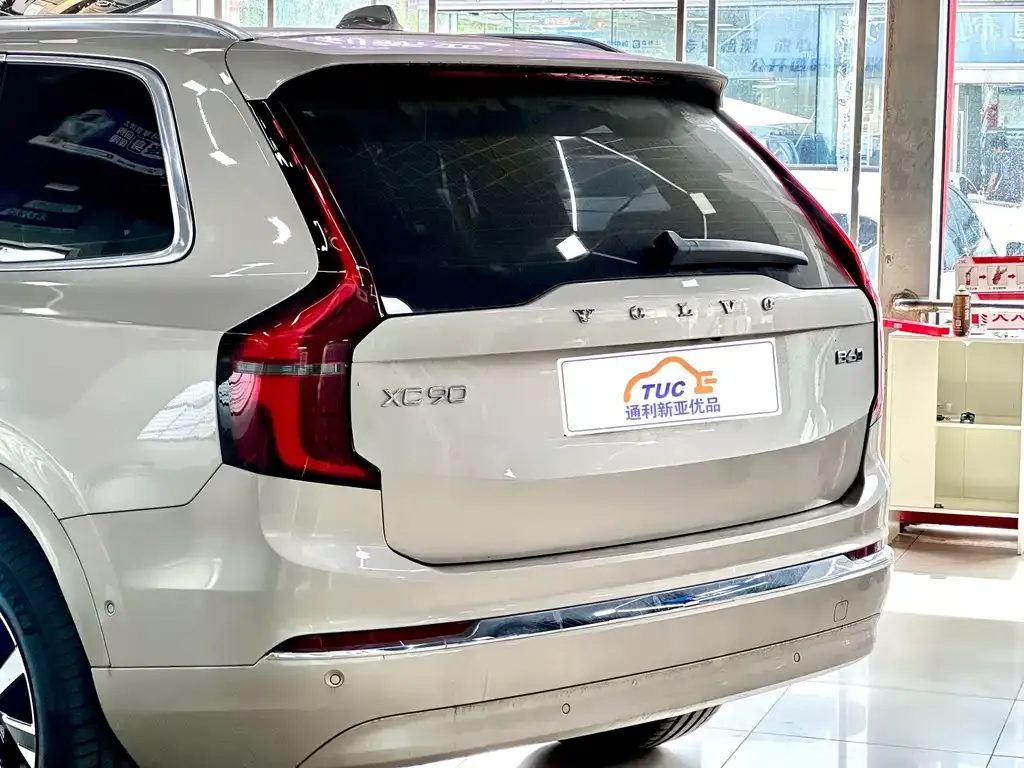Volvo XC90 — фото 9
